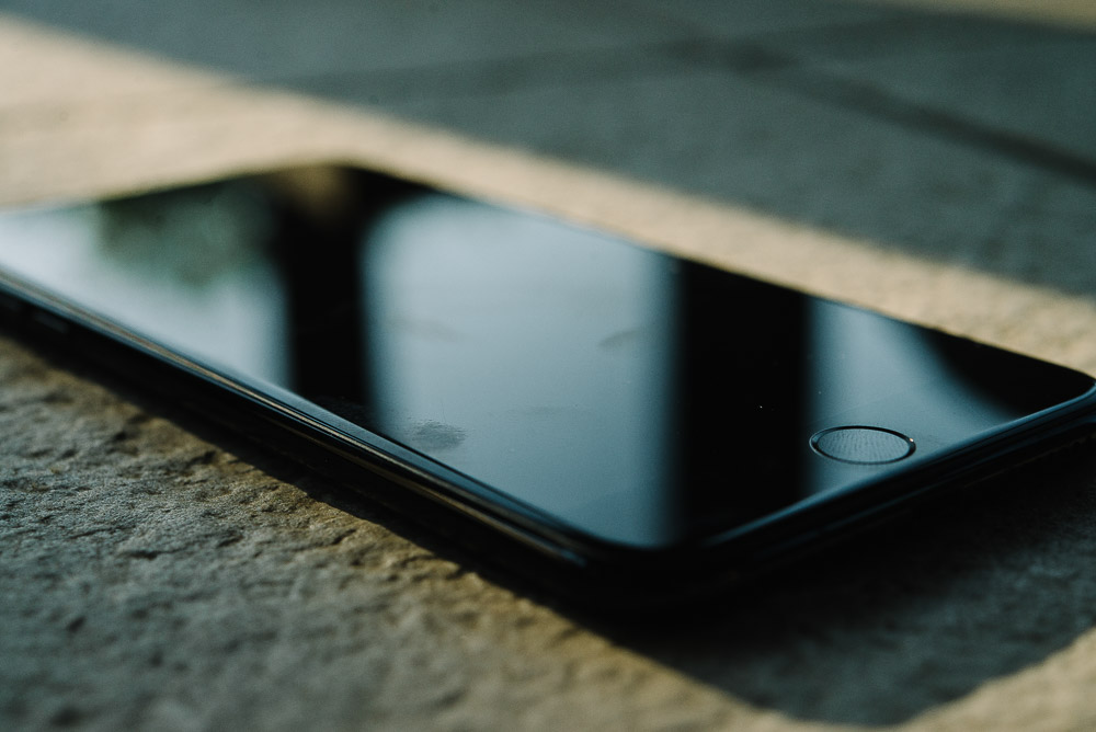 Photo of the front of the iPhone 7 Plus outside on a table