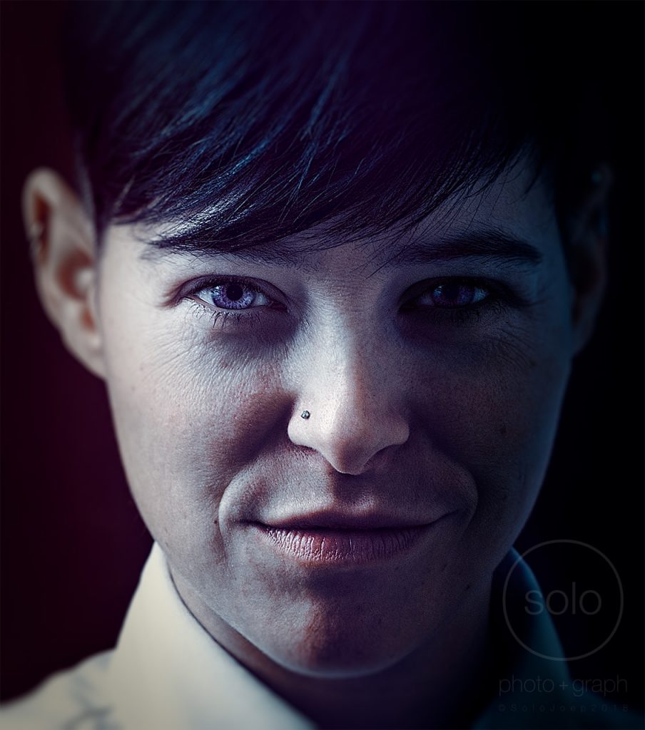 Portrait of a woman with short hari lit with creative rembrandt lighting