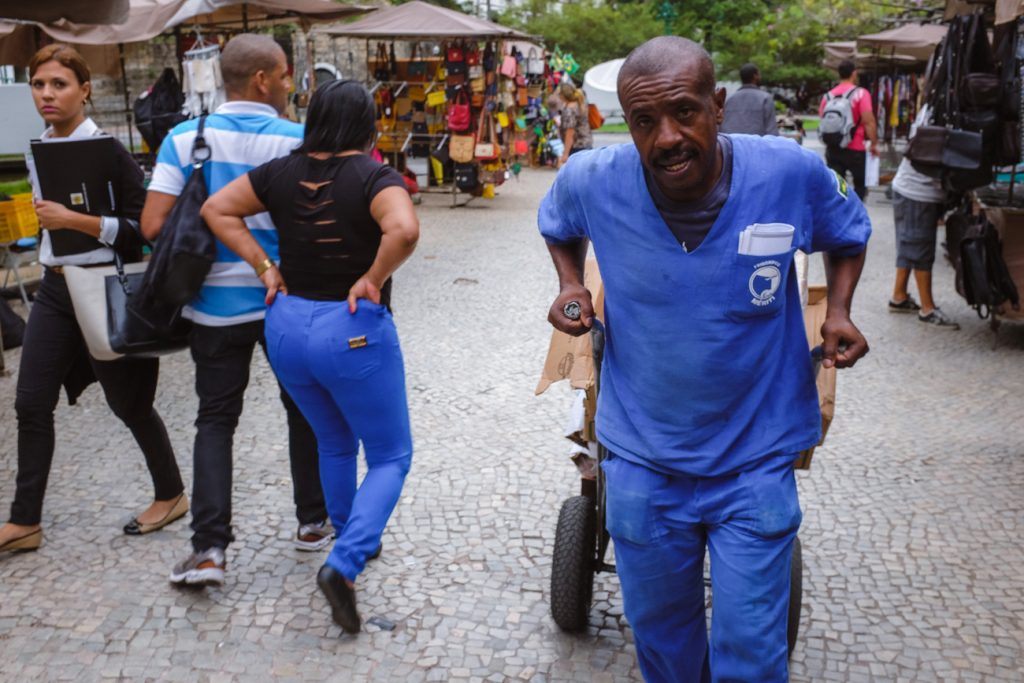 Street photography image of a worker in downtown Rio de Janeiro shot with a 35mm equivalent lens
